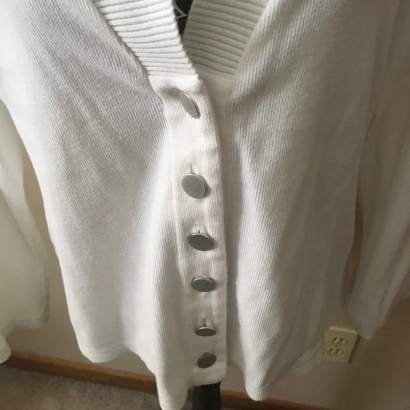 RAFAELLA XL WHITE WITH BRUSHED NICKEL BUTTON DOWN 95% COTTON CARDIGAN - Picture 2 of 10